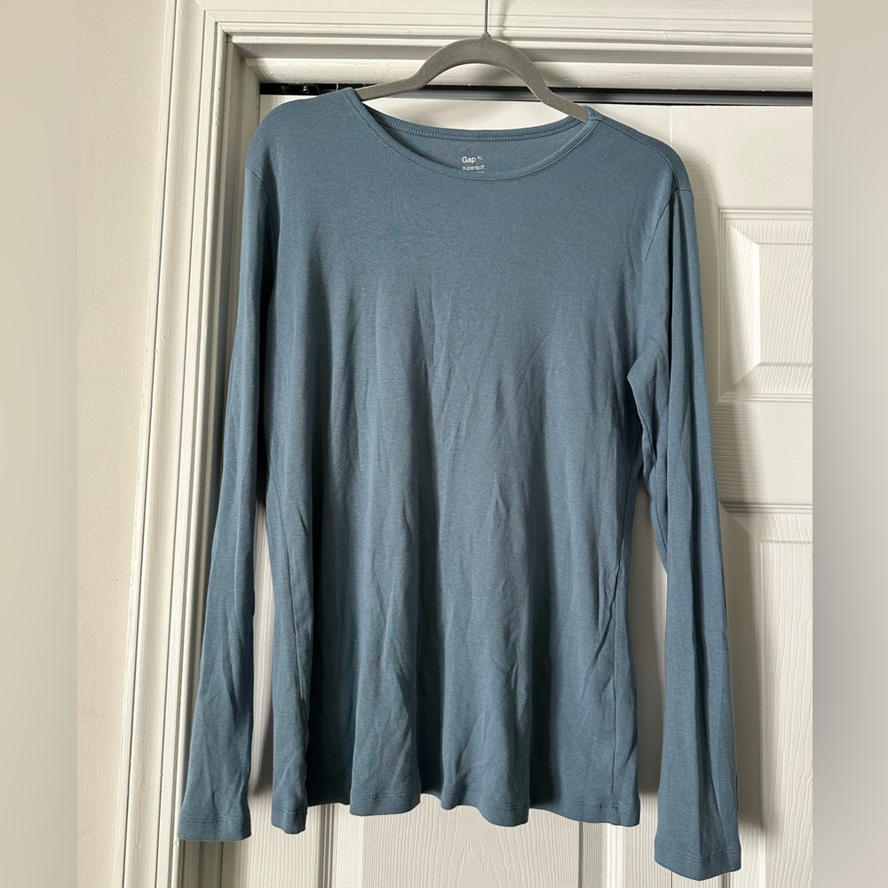 EUC Gap blue long sleeve shirt
